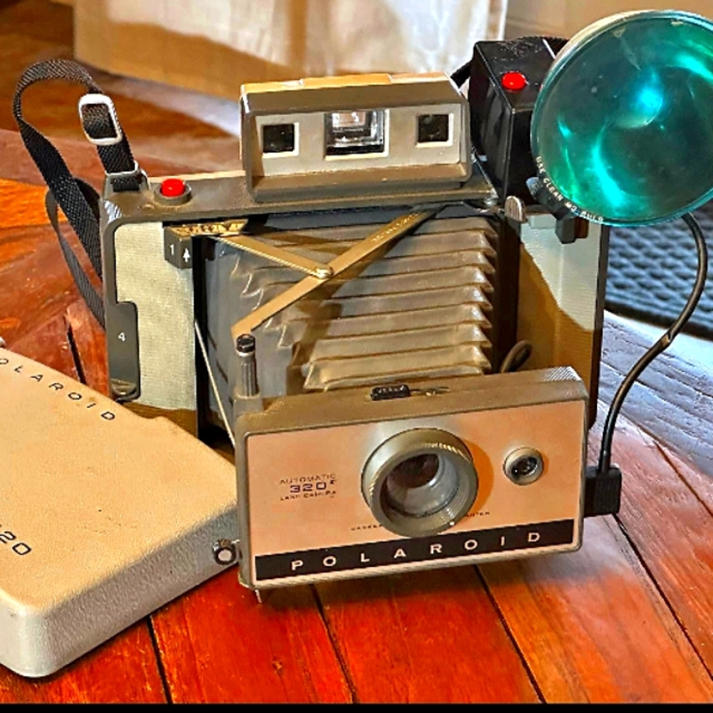 Polaroid 320 Instant Pack Film Land Camera